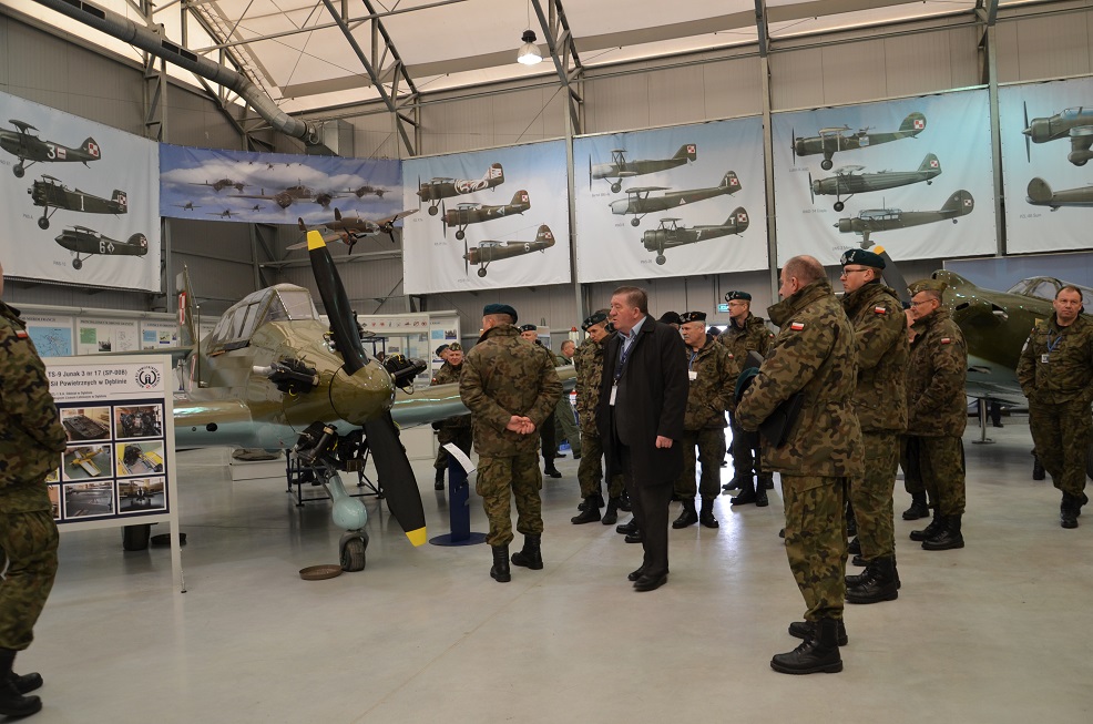Wizyta studyjna w Muzeum Sił Powietrznych w Dęblinie uczestników Odprawy Dowódcy DGRSZ (3)