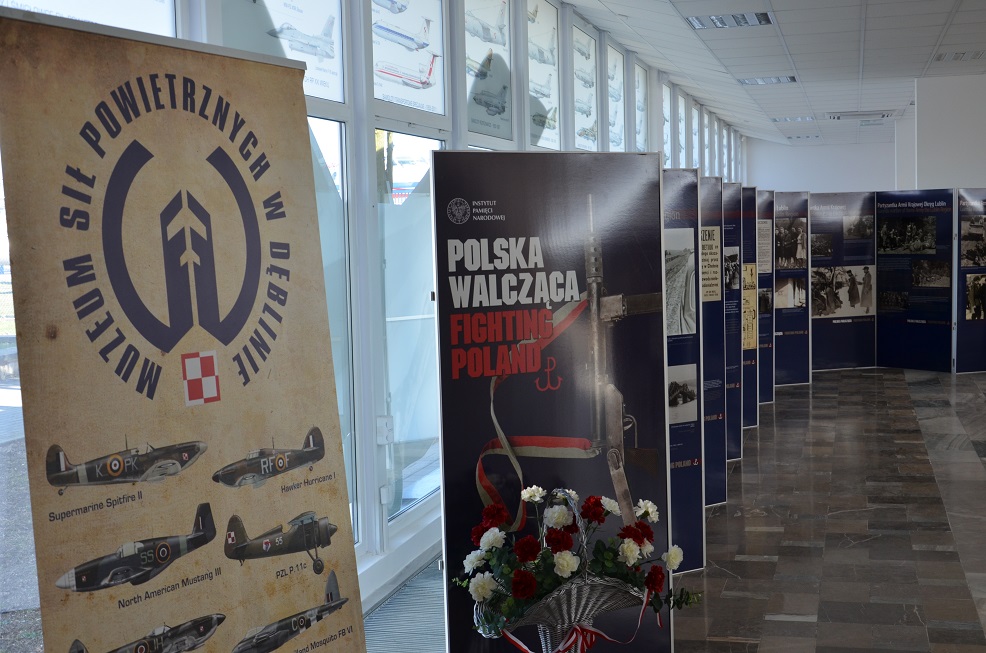 Wystawa IPN Polska Walcząca _ Muzeum Sił Powietrznych w Dęblinie(2)
