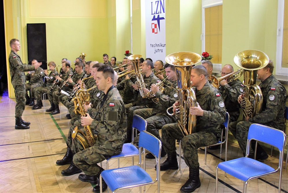 70-lecie-lotniczych-zakladow-naukowych-wroclaw-08-10-2016 koncert orkiestry wojsk lądowych