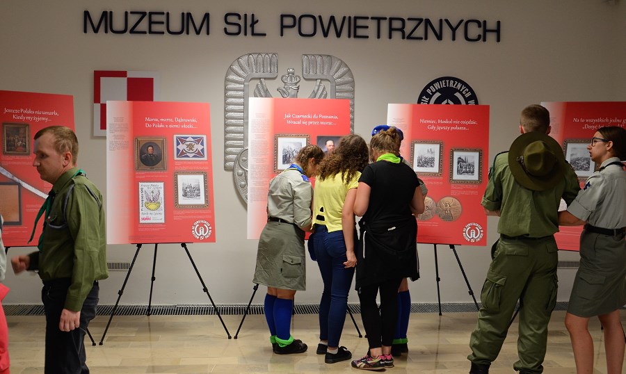 Europejska Noc Muzeów 2017 w Muzeum Sił Powietrznych w Dęblinie-wernisaż wystawy Mazurek Dąbrowskiego(2)
